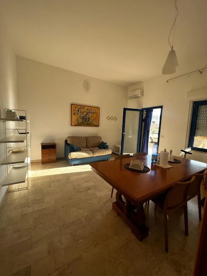 A Casa Di Rosa,Fronte Spiaggia, Piscina,Parcheggio Trapani 0*,  Italy